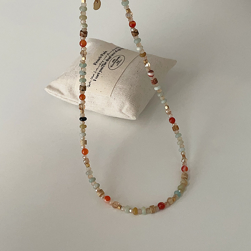 Summer dopamine colored stone crystal beaded necklace for women, with a unique design sense and versatile neckchain and collarbone chain processing details Picture