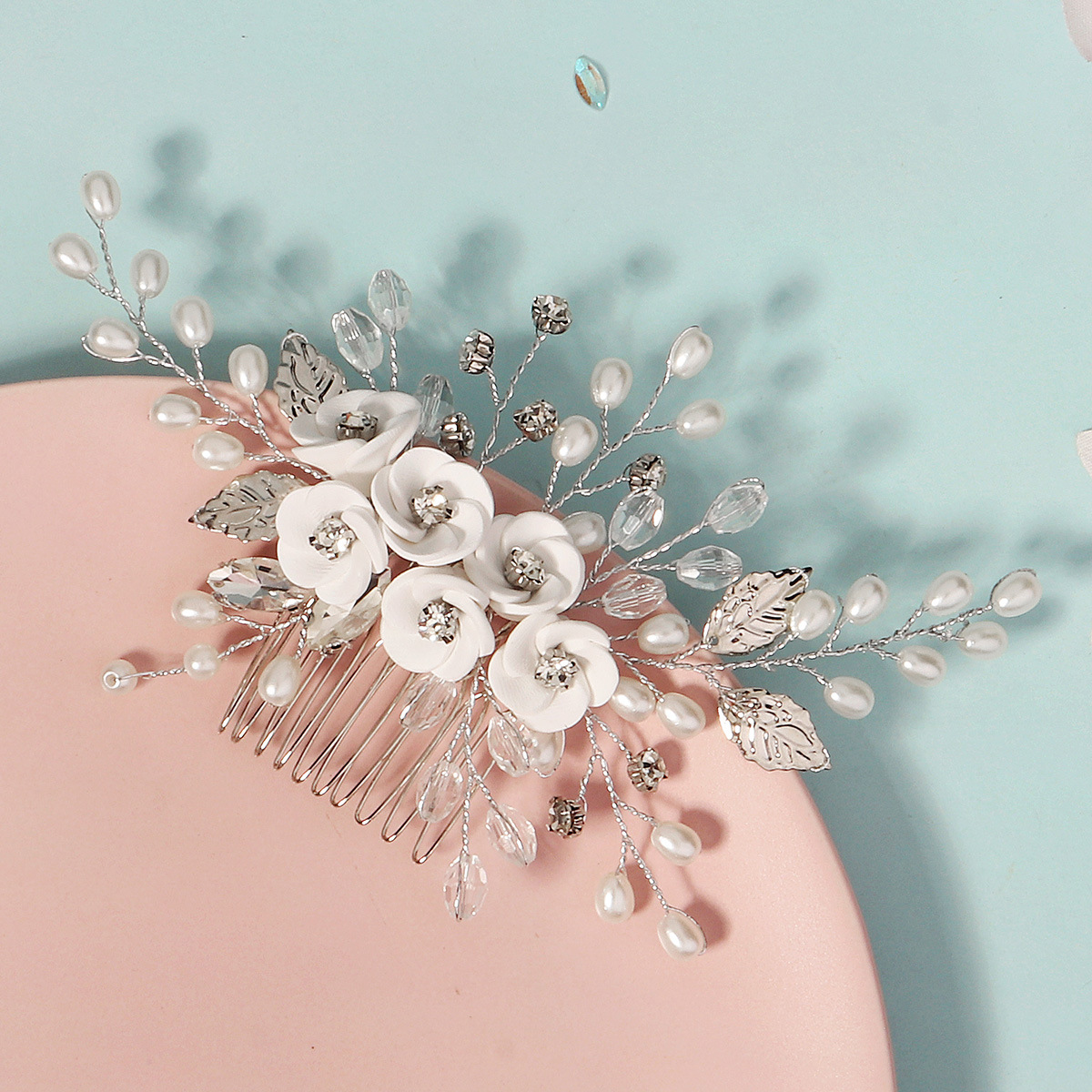 New cross-border handcrafted bride's hair comb, high-end wedding dress, headwear and hair accessories, white soft terracotta flower bride's comb details Picture
