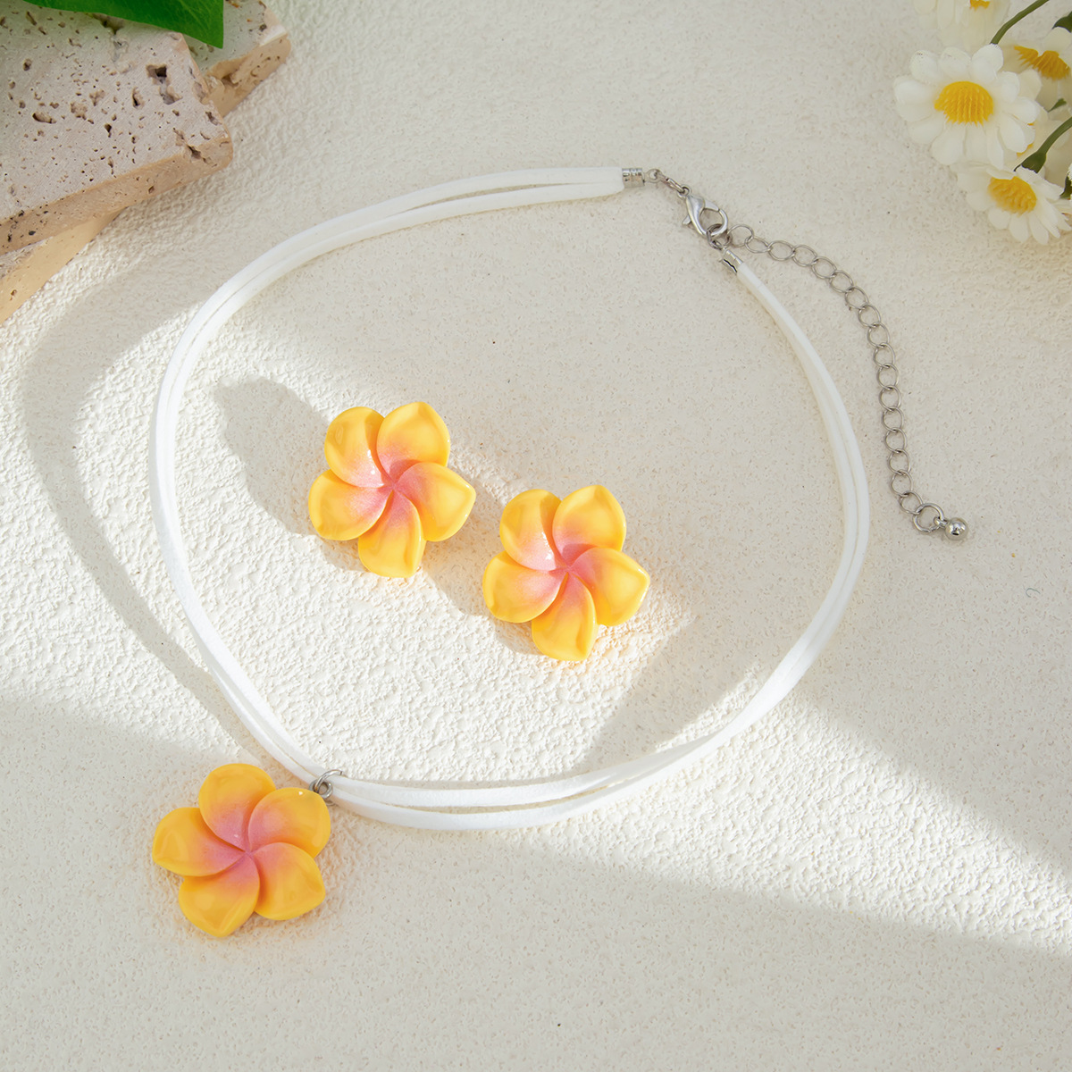 European and American cross-border jewelry dopamine frellia pendant necklace set sweet three-dimensional flower Korean velvet collarbone chain Application Scenario