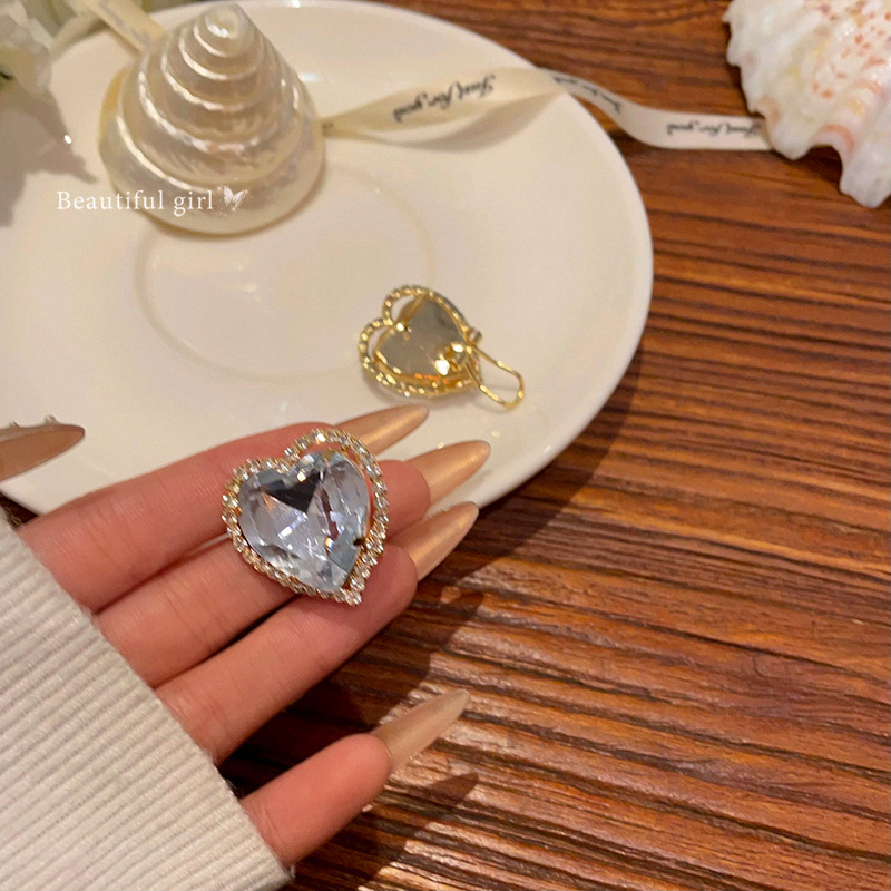 Retro and exaggerated, double-layer heart-shaped stud earrings with full diamonds, unique European and American edge-shaped heart-shaped ear clips, high-end earrings Specification drawing