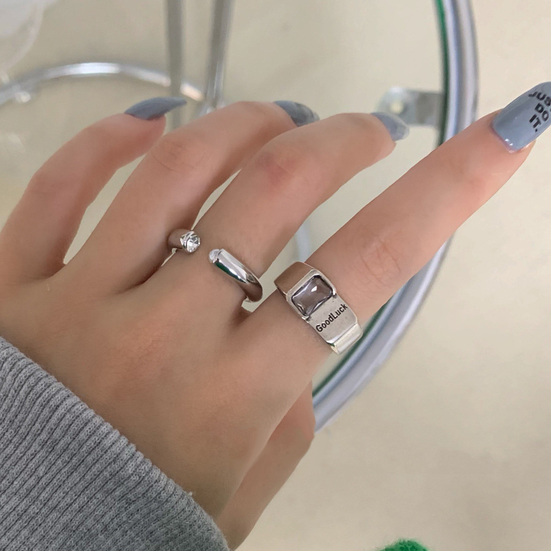 Fashionable, cool and minimalist ins cold style irregular geometric opening ring, a niche design for women, versatile food ring Application Scenario
