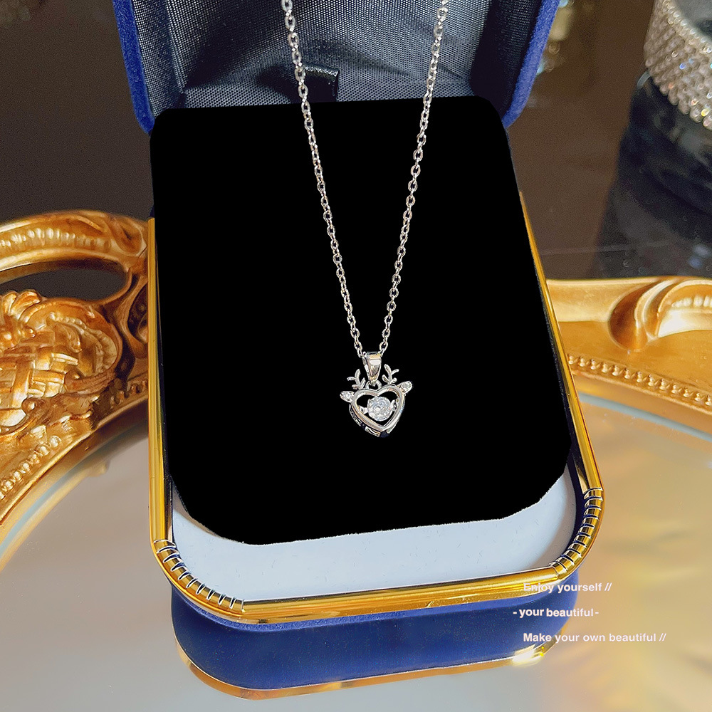 Hot-selling accessories: Cute elk necklace, versatile and niche new style, dynamic pendant design, neckchain, elegant collarbone chain full figure