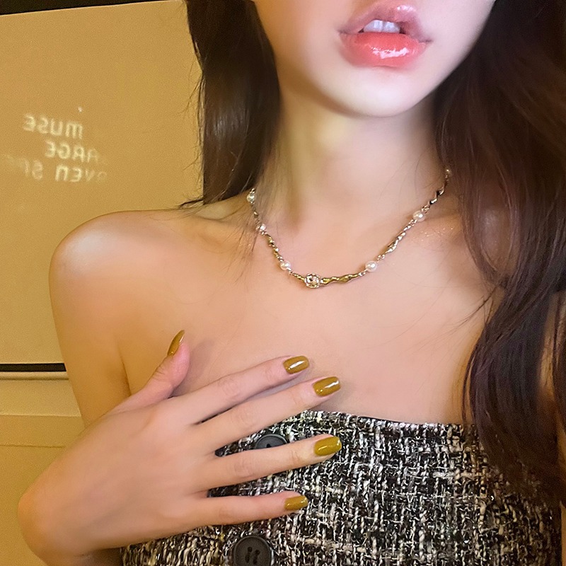 Pure and sensual girl ~ Pearl Zircon collarbone chain necklace, a light luxury and niche necklace for girls, 2023 new style details Picture