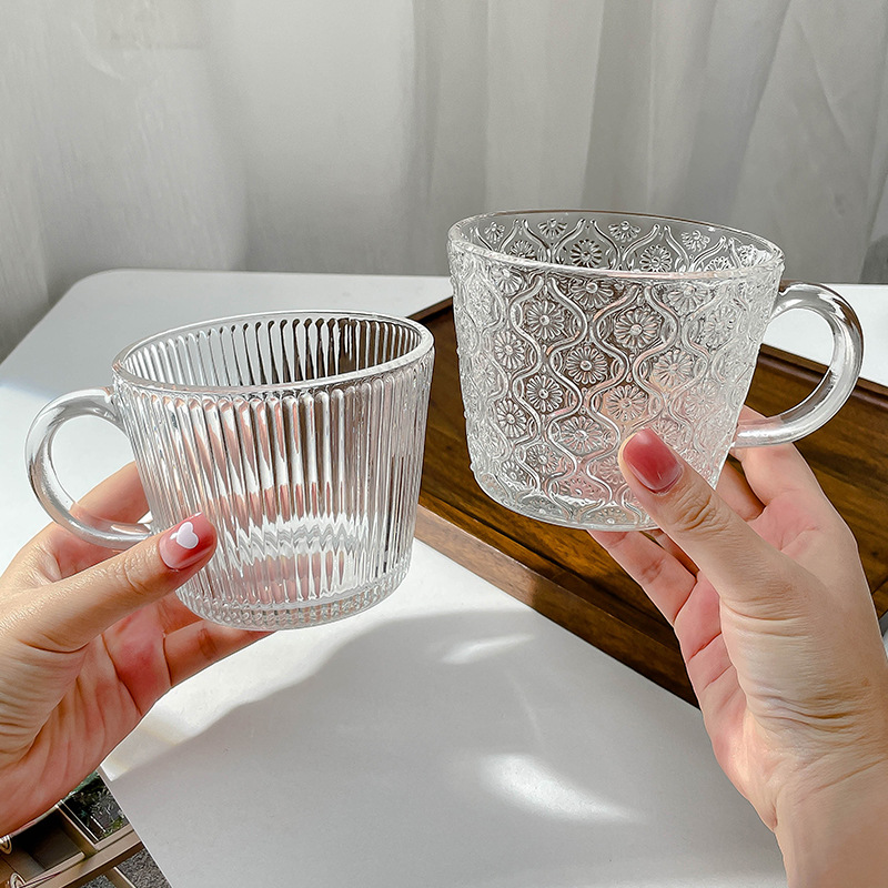Simple striped milk cup with handle, Ins-style retro iced coffee cup, breakfast oat juice cup Application Scenario
