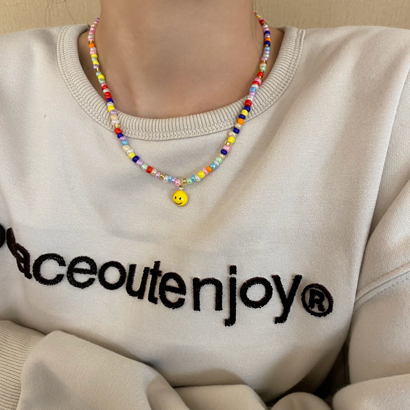 The 2023 new style of colorful beaded smiley face necklace for women, a niche collarbone chain design, and a hot girl hoodie accessory full figure