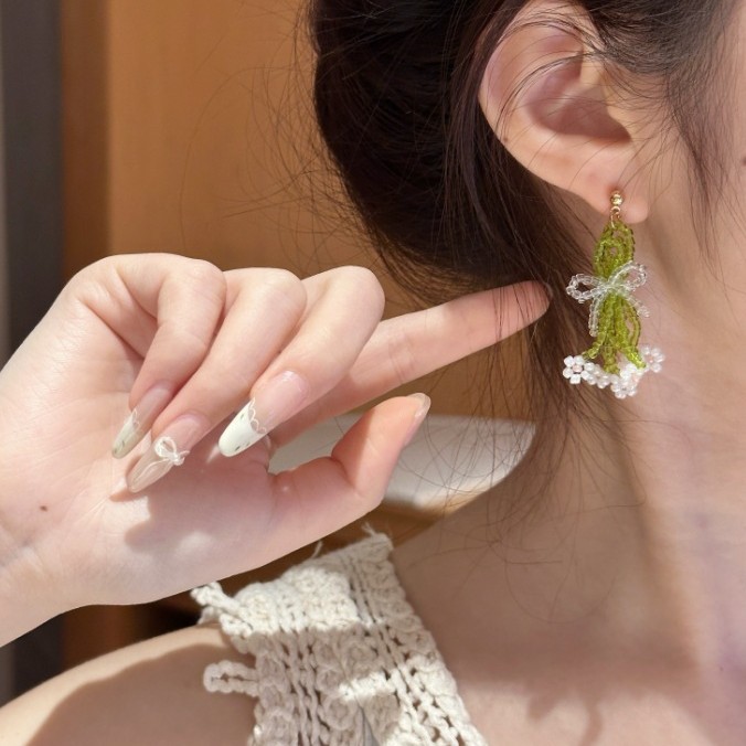 In the prime of life! Beaded woven stud earrings! Vacation style flower bouquets and tassel earrings, cold style forest sweet earrings Application Scenario