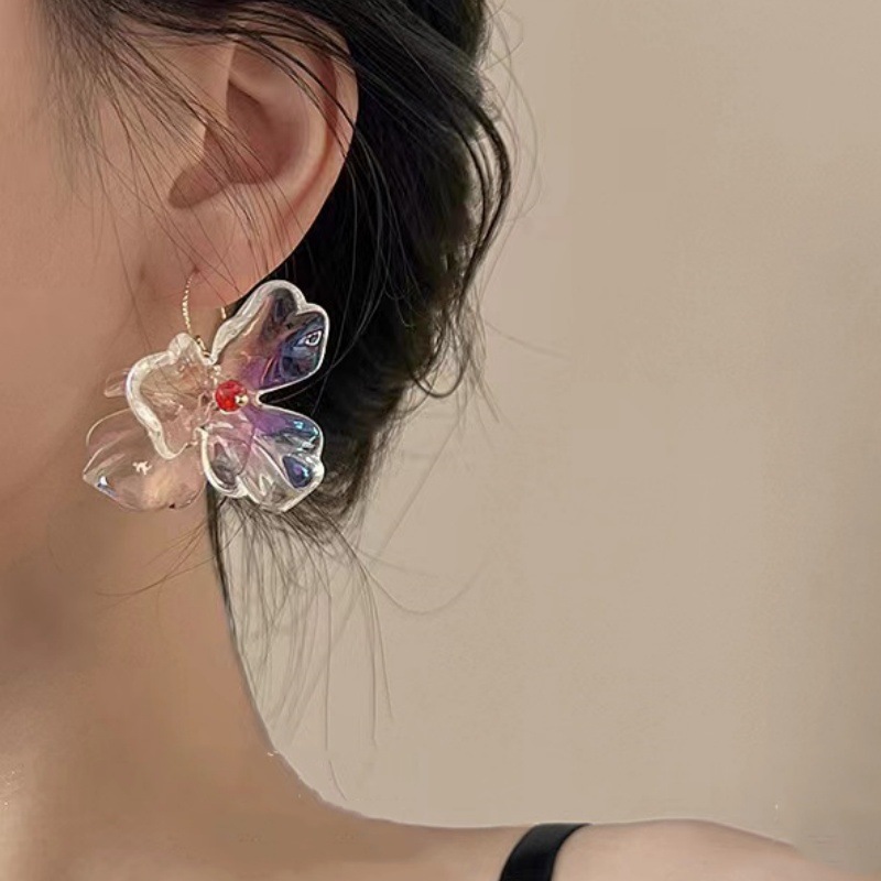 My favorite ~ Dreamy crystal flower earrings with an ethereal atmosphere, a niche design sense, and high-end ins color-blocking stud earrings details Picture
