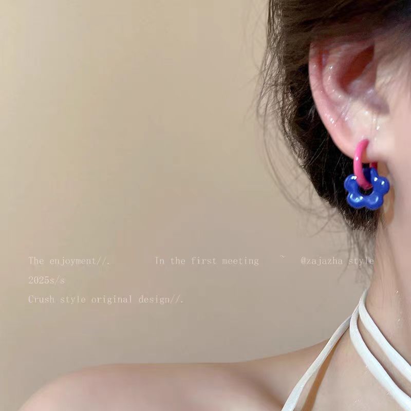 Dopamine color-blocking flower earring is a sweet and cute Korean summer earring for women. It's a new best-selling small earpiece in 2025 Application Scenario