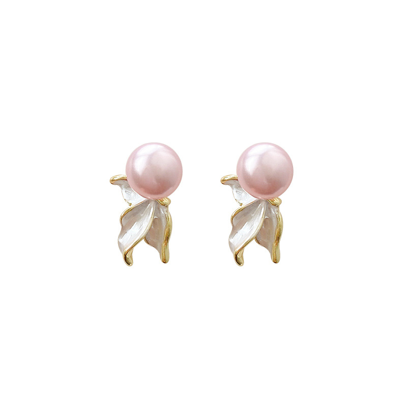 French fishtail pearl stud earrings for women, gentle, light luxury and high-end, unique and niche autumn and winter bestsellers, 2024 new style earrings Item Picture