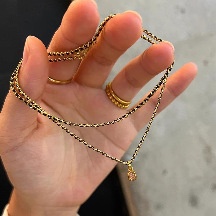2025 New retro black gold cube sugar necklace for women, small pink diamond chain, light luxury Cuban collarbone chain details Picture