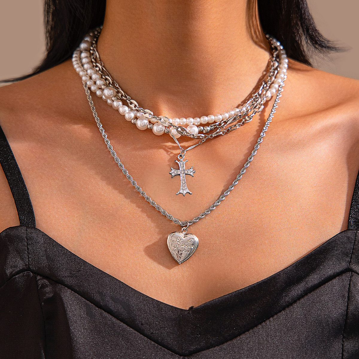 European and American cross-border jewelry, fashionable pearl beaded collarbone chain 2-piece set, heart-shaped multi-layer alloy necklace for women full figure