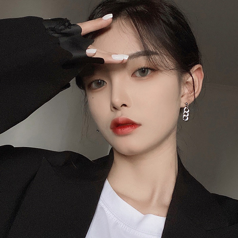 European and American hip-hop style chain, super cool, individual, simple, neutral and cold design sense, 925 silver stud ear clips Application Scenario