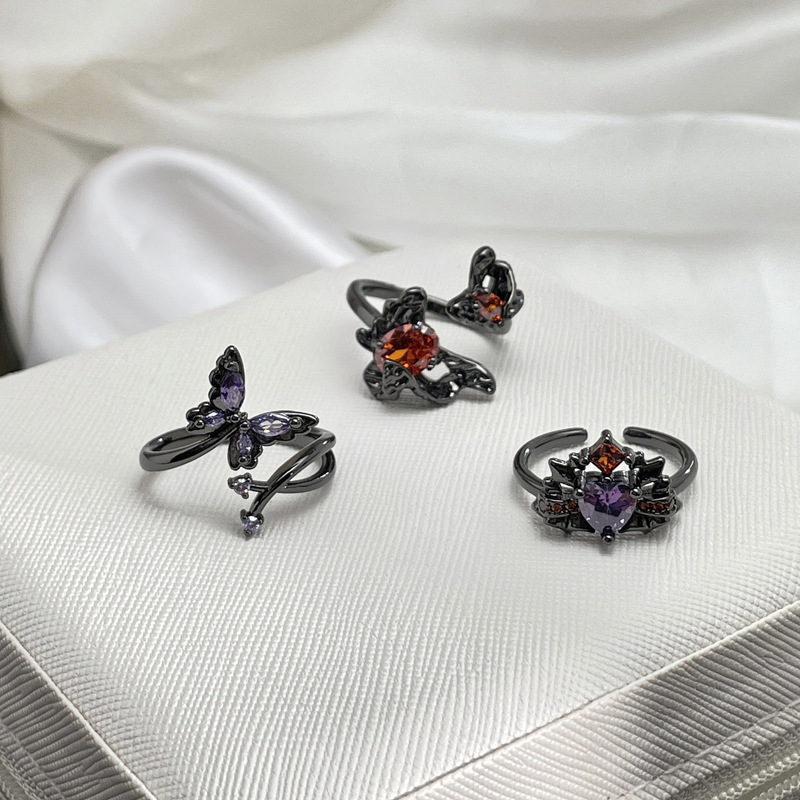 Retro dark style butterfly purple diamond punk personality ring, gender-neutral style Baroque fashion niche index finger ring Specification drawing