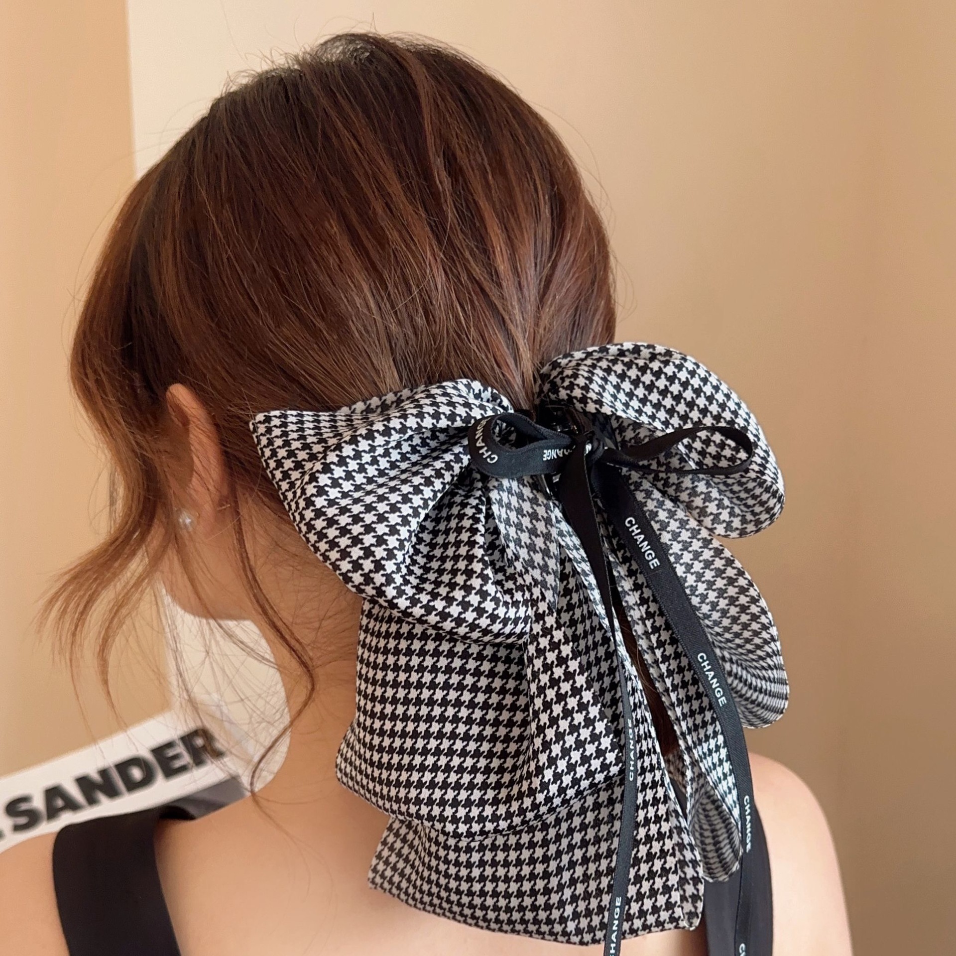 Korean-style super fairy thousand-bird checkered multi-layer bow grab clip with a high-end feel, semi-tied hair bun shark clip at the back of the head full figure