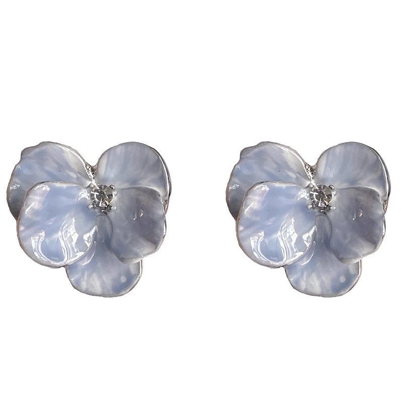 French iris flower earrings with a niche design sense and a high-end feel, retro petal stud earrings, a unique and light luxury accessory for women Item Picture