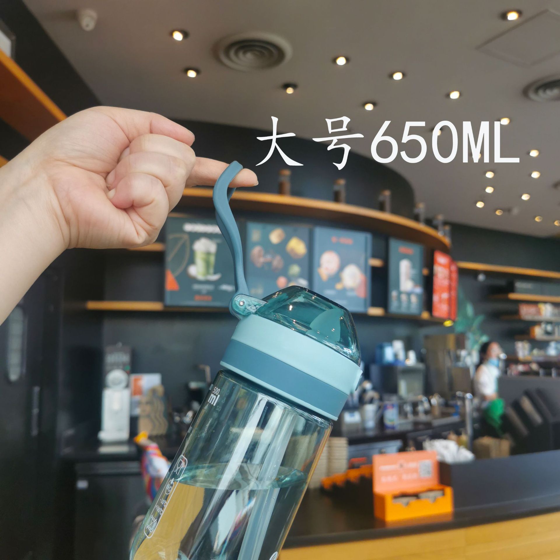 Wholesale of small quantities of outdoor sports plastic cups in stock. Convenient handle, lock, duckbill, straw plastic water cups for students Specification drawing