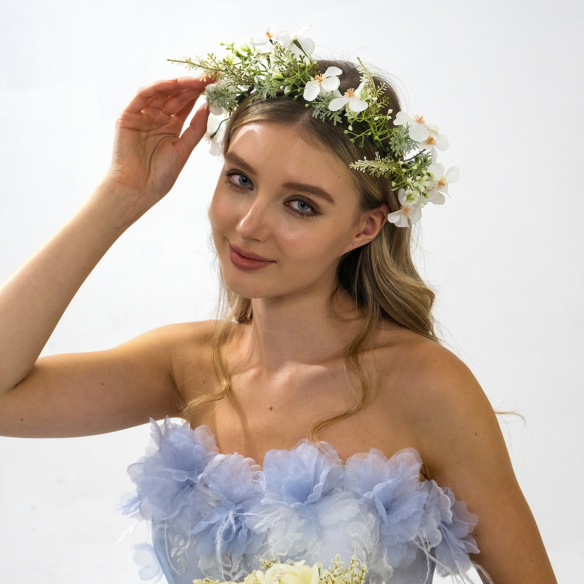 Forest-themed sweet and realistic garland headwear, spring and summer beautiful bride photo hair accessory, super fairy-like vacation flower hair band and headband details Picture