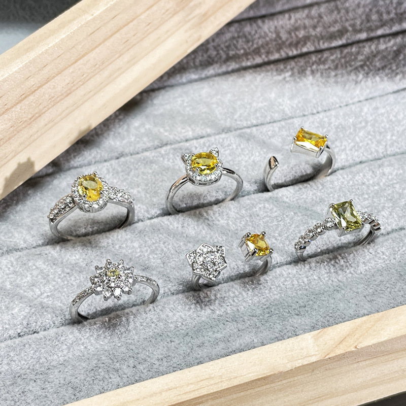 The light luxury and high-end yellow diamond rose cube sugar open ring for women on Instagram, with a cold style and versatile quality, is a trend of niche rings full figure