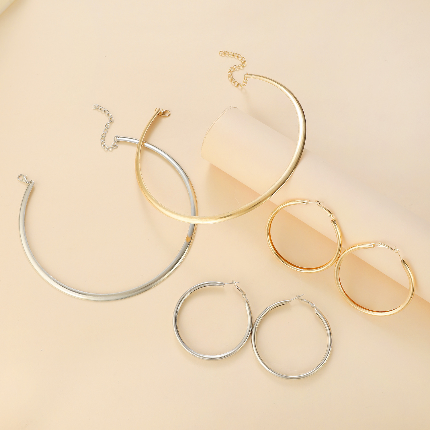 Wholesale of cross-border best-selling exaggerated and personalized large circle earrings from Europe and America, simple and high-end ear rings, earrings and women's accessories Application Scenario