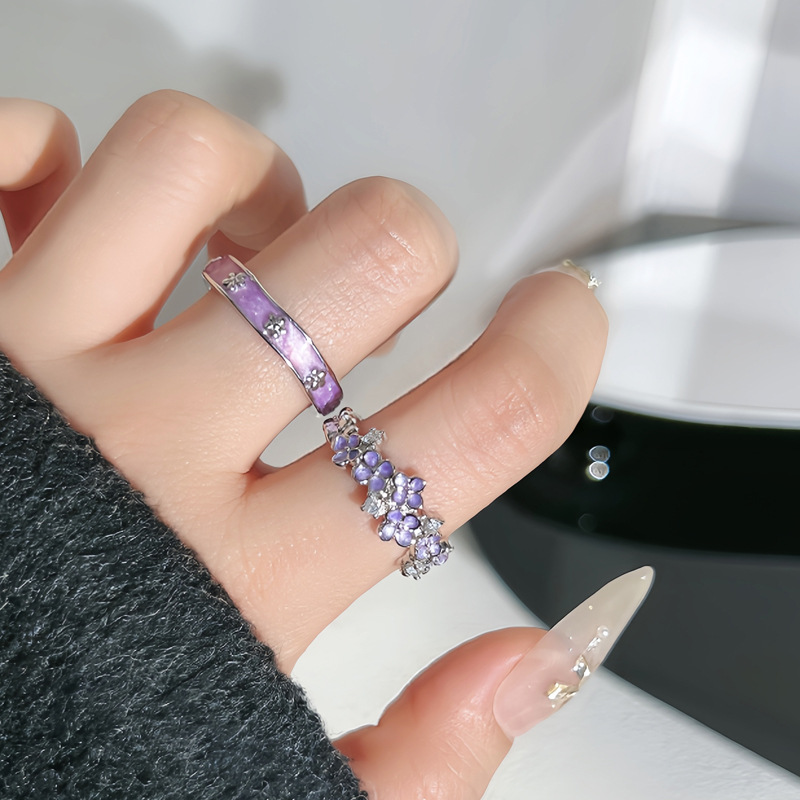 A new sweet and cool purple glazed flower ring for women, a fashionable and light luxury ring with a sense of high-end and niche design, a finger ring details Picture