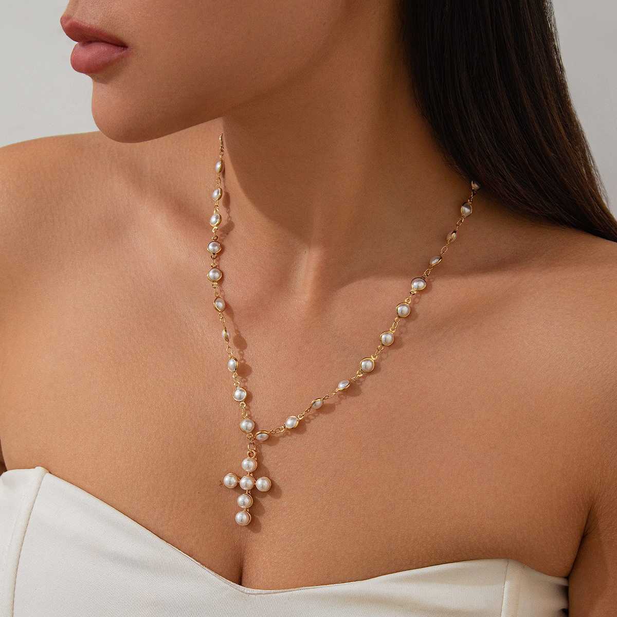 European and American cross-border jewelry, Gothic style cross alloy pendant necklace, fashionable imitation pearl beaded collarbone chain Specification drawing