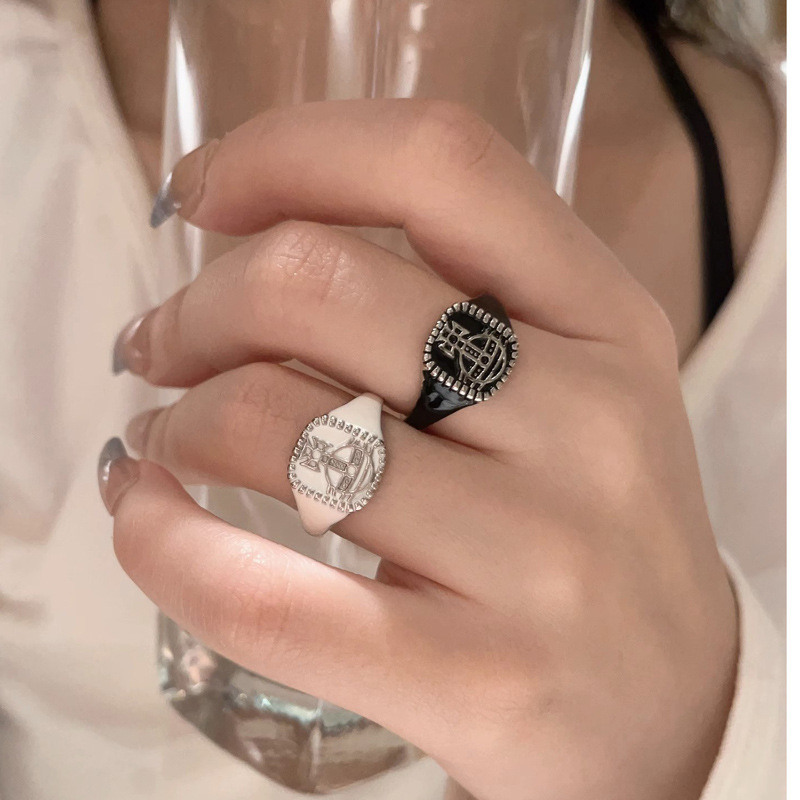 The European and American cool and fashionable Saturn open ring is a high-end and versatile, light luxury and niche design for women full figure