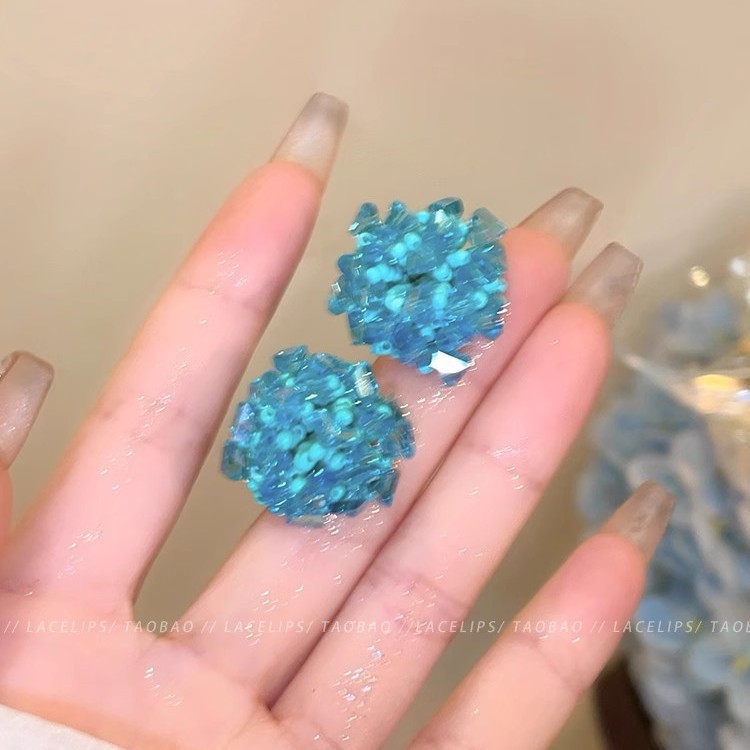 Blue beaded hydrangea stud earrings for women, light luxury, fashionable and unique, 2025 new high-end, niche ear accessories details Picture