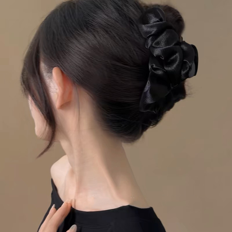 High-end texture French pleated fabric grab clip for women, large hair volume, retro black back head updo shark clip full figure