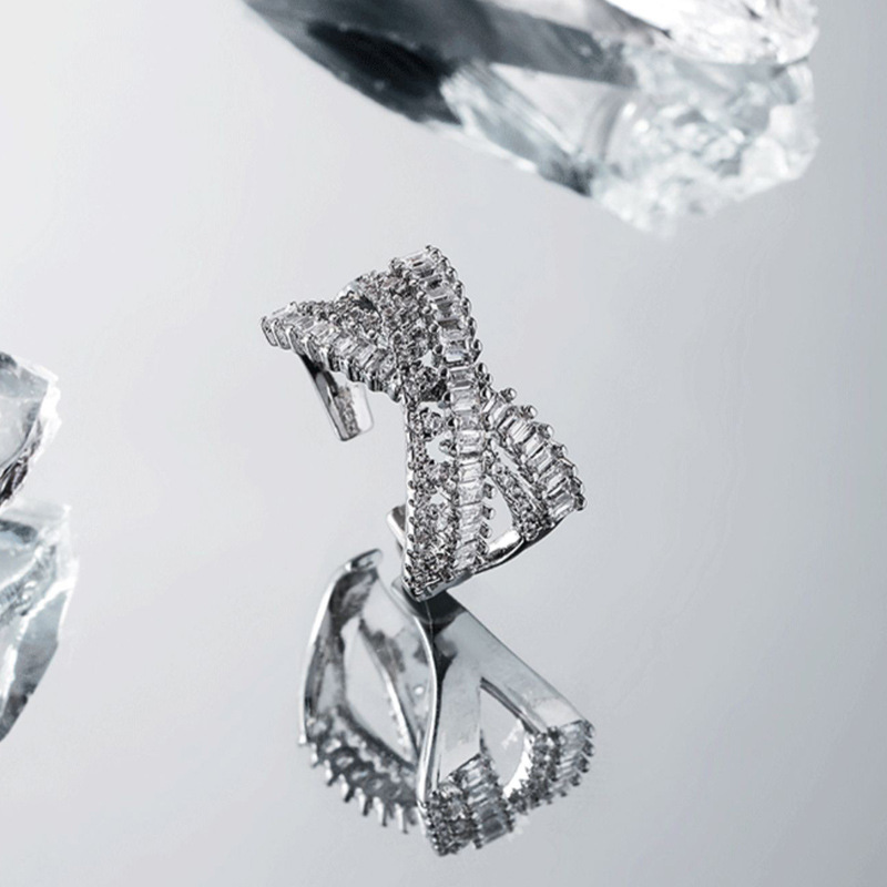 The micro-inlaid zircon open ring is a niche design index finger ring with a high-end feel. It features an ins trendy, light luxury and cold style, presenting a fashionable and individual look full figure