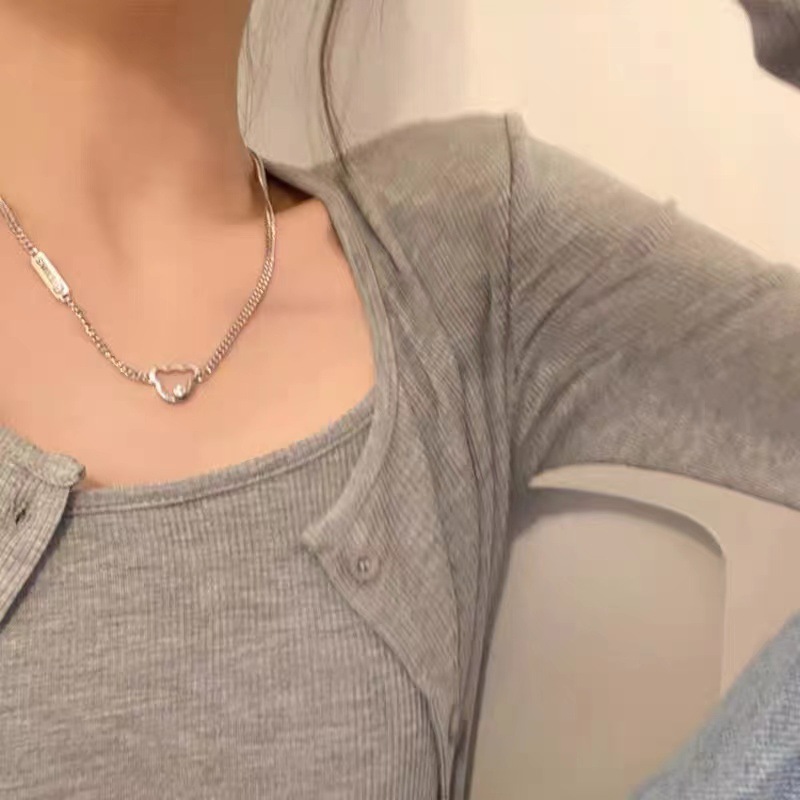 Versatile bear necklace, women's light luxury and niche design sense collarbone chain, Instagram hip-hop accessory 2023 New style full figure
