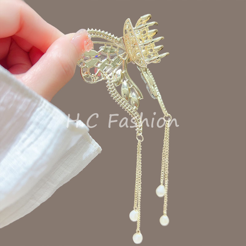 Summer 2024: Super fairy-like bow tassel metal hair clip, water diamond grab clip, elegant shark girl updo, shark clip hair accessory Application Scenario