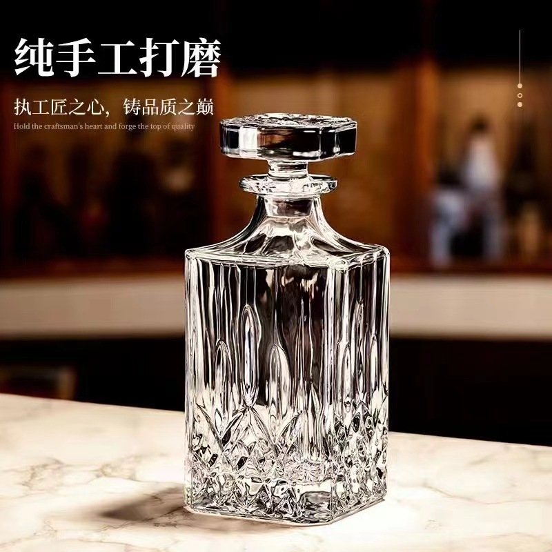 Fashionable carved foreign wine bottle, thickened glass wine decanter, wine vessel, red wine glass wine bottle full figure