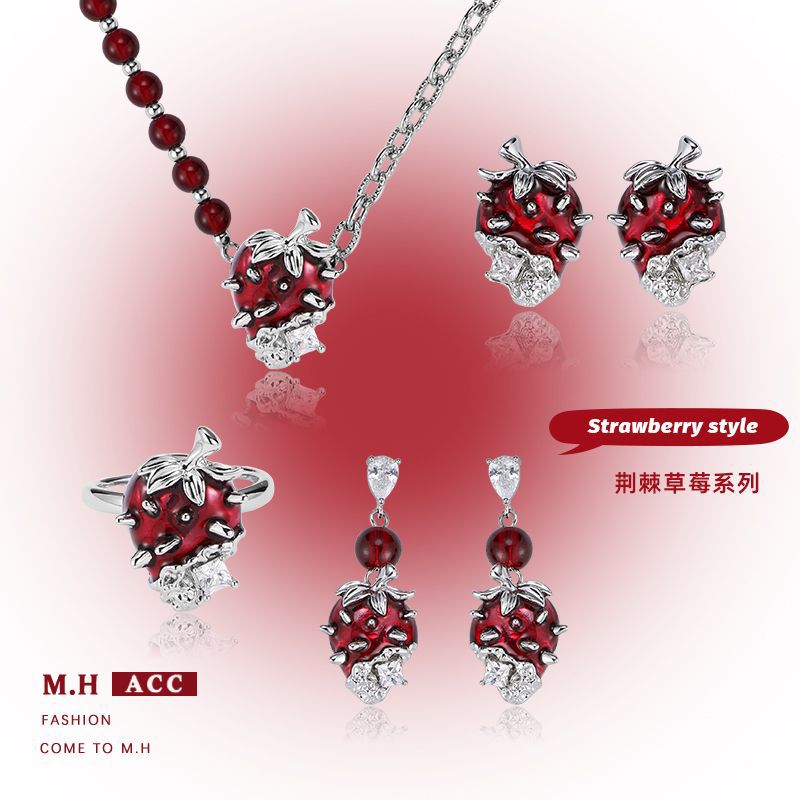 Original design Thorn Strawberry series, niche, exquisite, high-end, fashionable new sweet and cool style rings, earrings and necklaces full figure