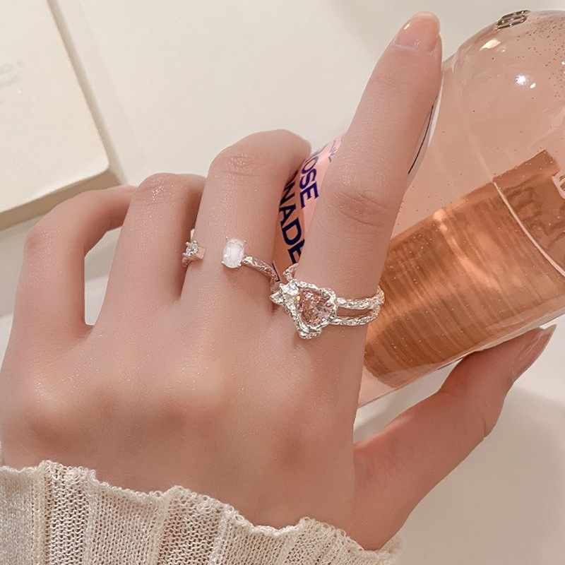 Sweet and cool pink diamond zircon heart-shaped opening ring, with a light luxury and high-end feel, retro adjustable, fashionable and individual simple ring Specification drawing