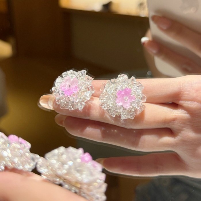 Super beautiful! Ice-transparent crystal beaded stud earrings, feminine and niche flower earrings, artistic summer vacation earrings Specification drawing