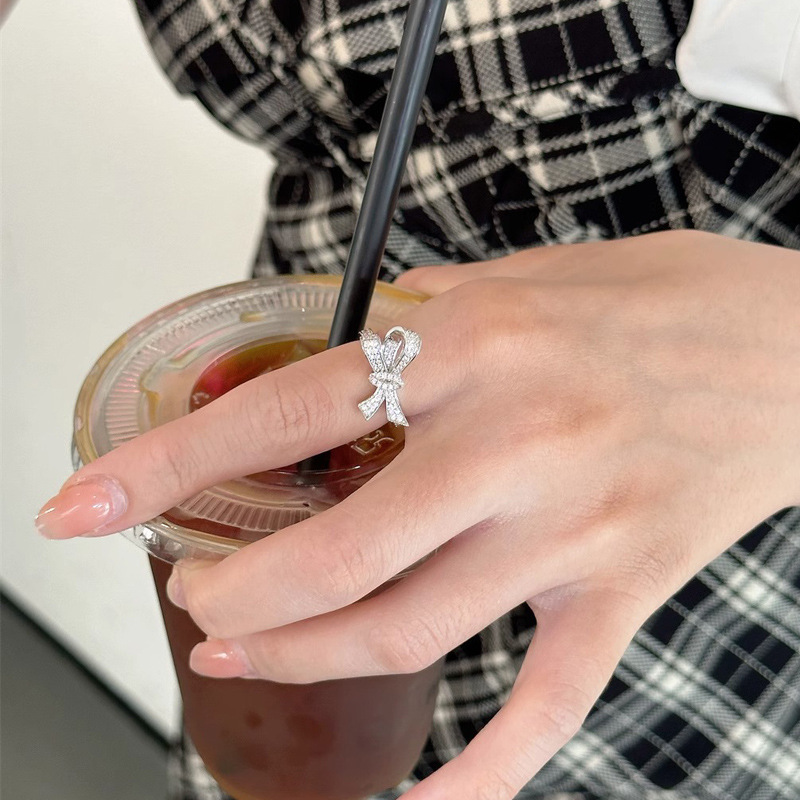A cute Japanese and Korean girl's high-end, light luxury three-dimensional bow opening ring with a sweet, cool, fashionable and niche design details Picture