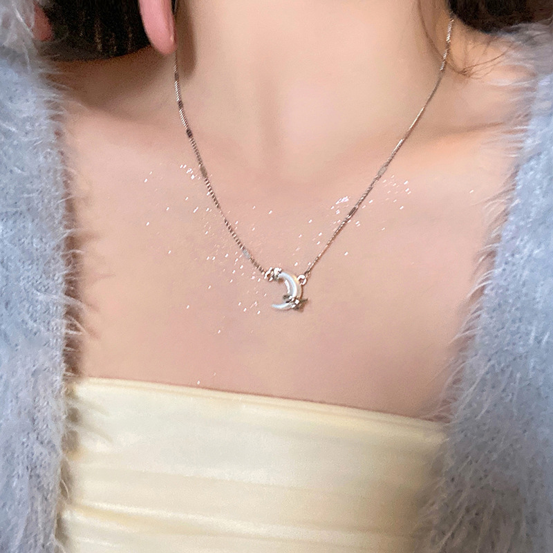 "Starry Sky and Moon ~ Moon Pendant Necklace for Women's Fashion 2023 New simple accessory with a unique design sense collarbone chain. Specification drawing