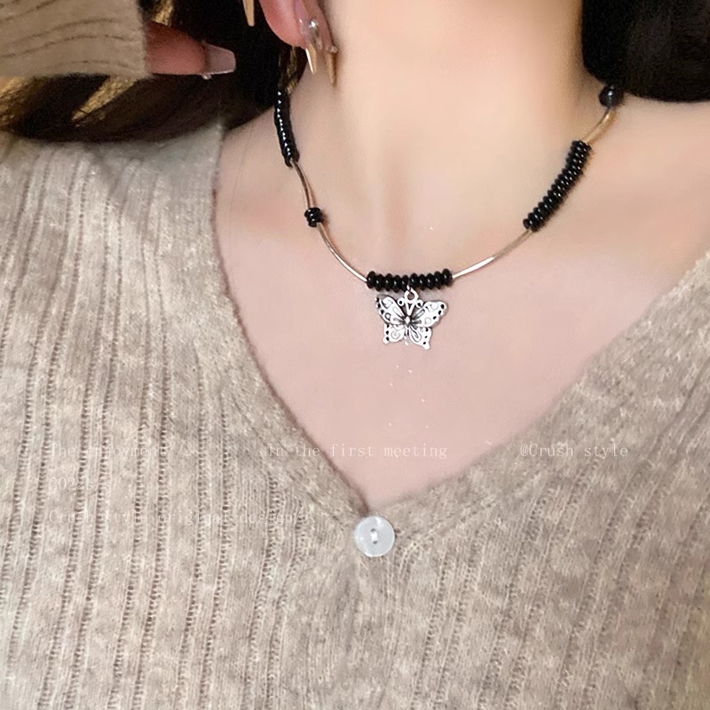 The vintage little butterfly necklace, with a unique design sense and handcrafted beaded style, is a trendy collarbone chain from 2023 full figure
