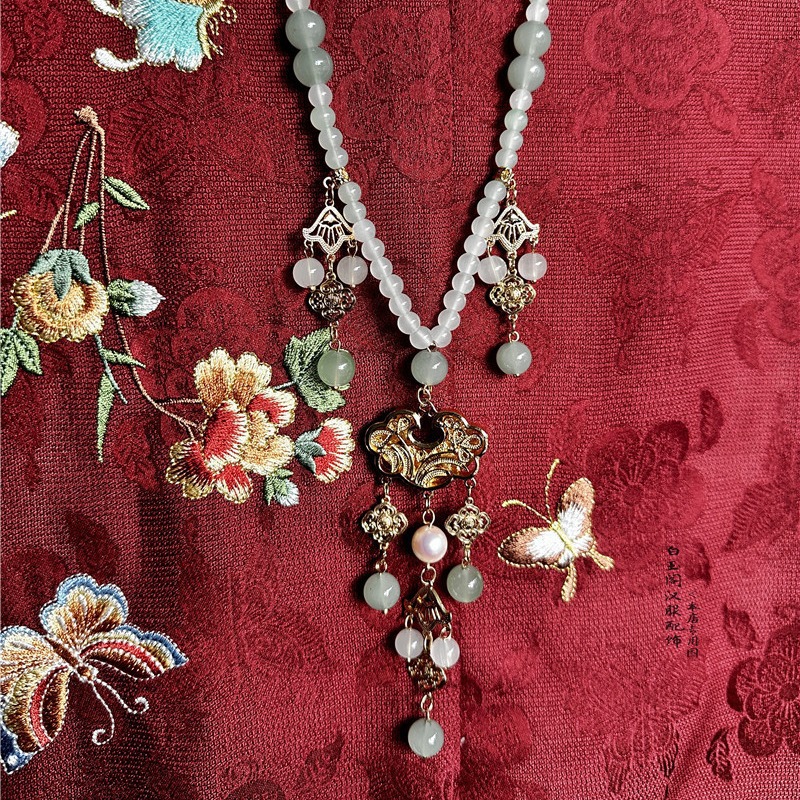 Ancient-style peace lock necklace, soft female necklace, long back cloud tassel, suffix Ming Dynasty Hanfu, new Chinese-style cheongsam accessory full figure