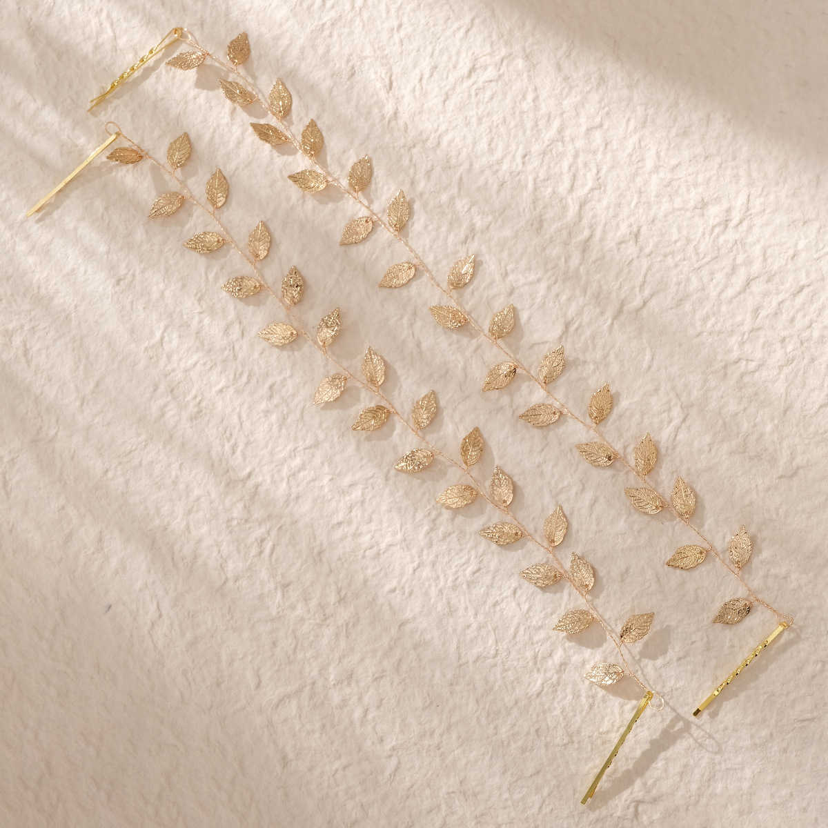 European and American golden leaf braided hair band, hand-woven headband, beautiful forest-style bride's hair accessory, leaf headband Application Scenario