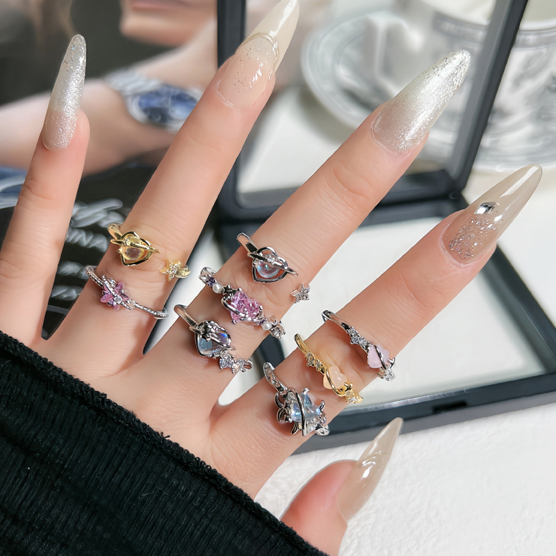 A niche design sense moonstone planet stacked ring for women, with a simple and cold style and a high-end feel, is a sophisticated index finger ring details Picture