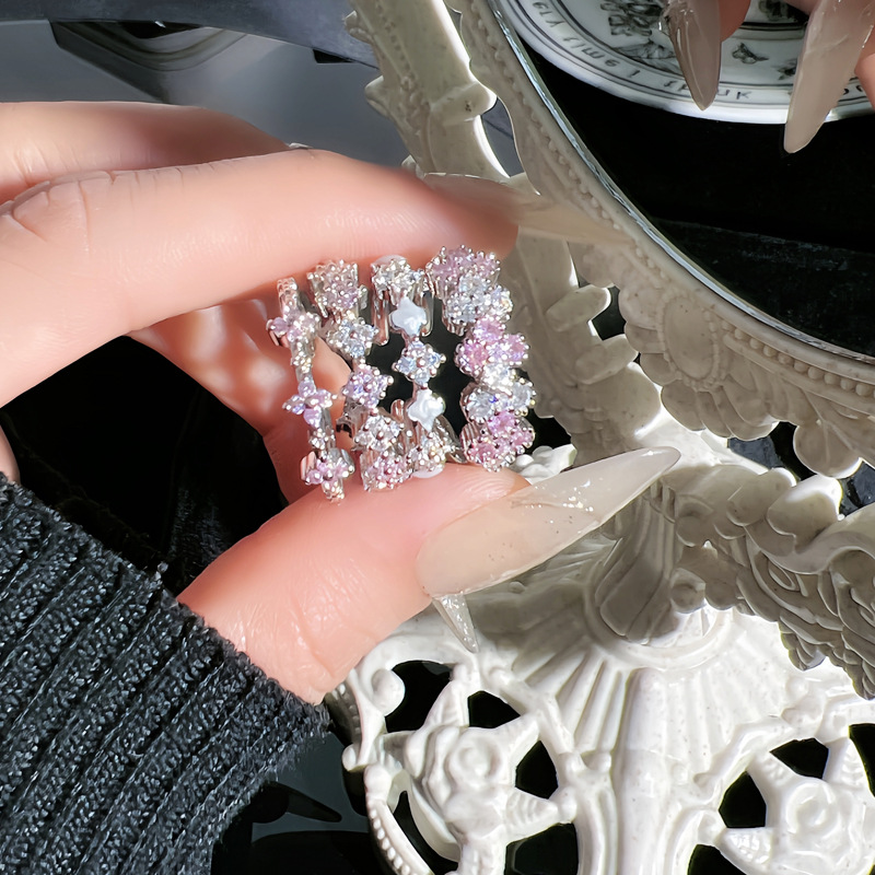 Exquisite and simple four-leaf clover slightly set pink diamond fashionable open ring, sweet and elegant woman, niche and cold style index finger ring Specification drawing