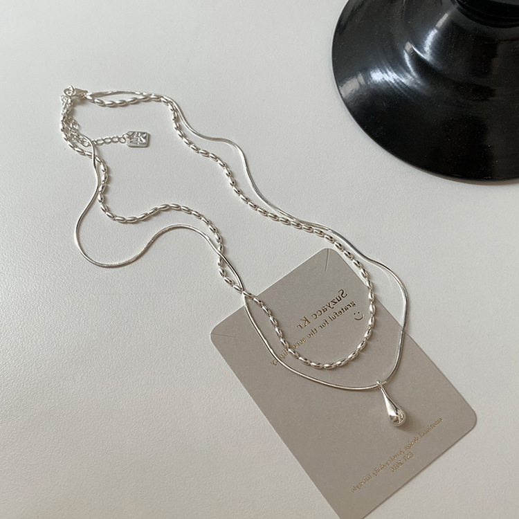 Double-layer bean metal necklace for women, with a unique design sense, retro style, simple and versatile, elegant neckchain and collarbone chain details Picture