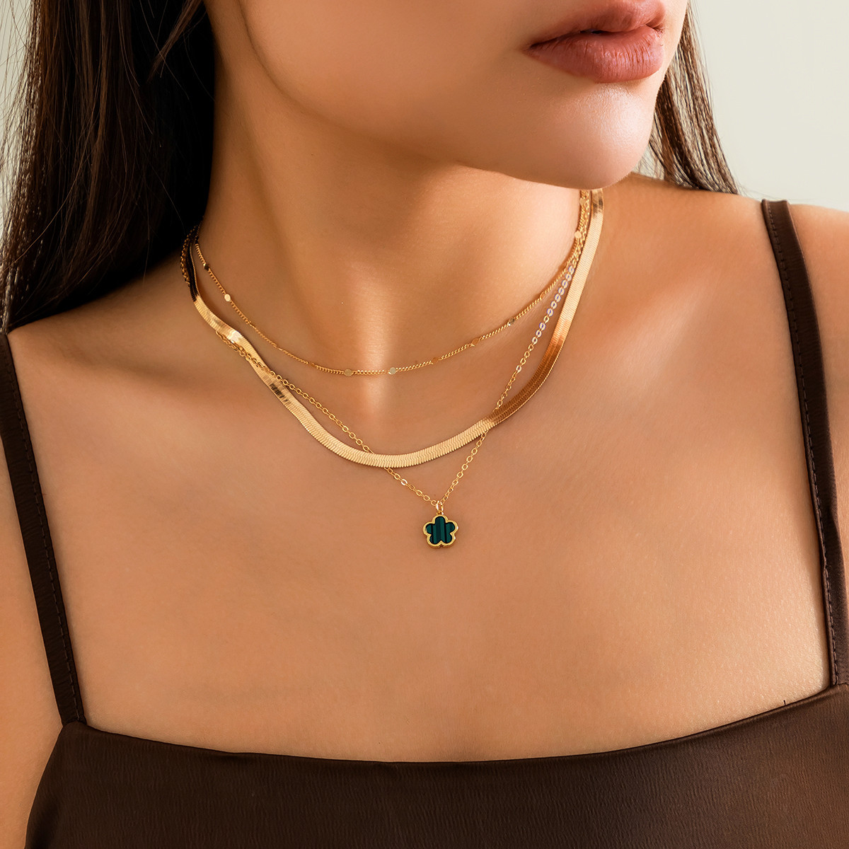 European and American cross-border five-leaf clover colorful snake bone chain set necklace, cold and elegant female style metal neck chain necklace Specification drawing