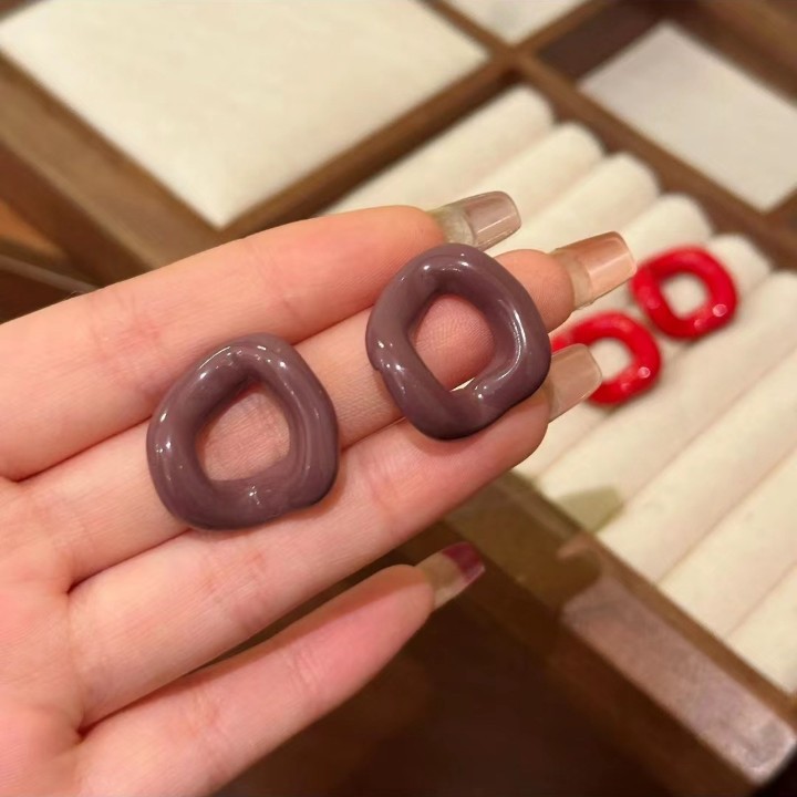 Stylish Hong Kong-style retro Ankela red circle geometric stud earrings for women in 2025, with a unique and high-end look that makes them look fairer details Picture