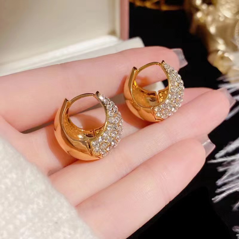 The 2025 new style of personalized, fashionable, shiny diamond-encrusted drop-shaped ear buckles and stud earrings is a light luxury, versatile and elegant high-end accessory for women details Picture