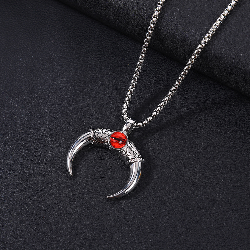 Crescent eye titanium steel necklace pendant, moon horn personalized neckchain, hip-hop student normal chain accessories wholesale Specification drawing