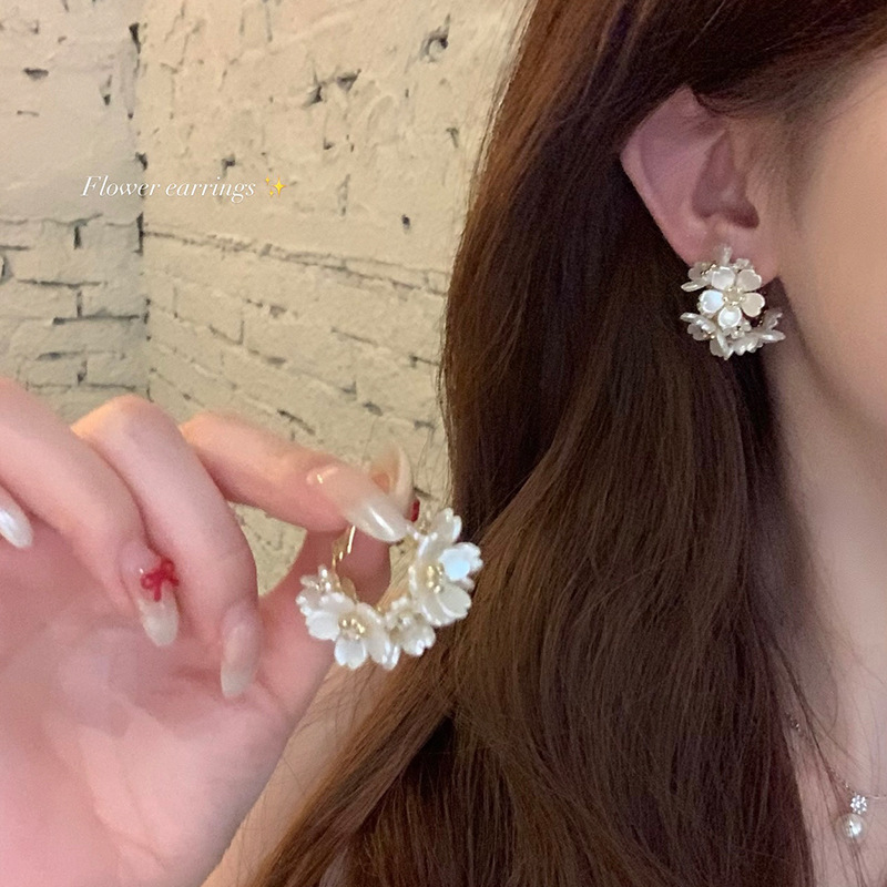 French super fairy-like white jasmine flower ear rings, women's light luxury, niche and high-end earrings, slimming face, stud earrings and accessories Specification drawing