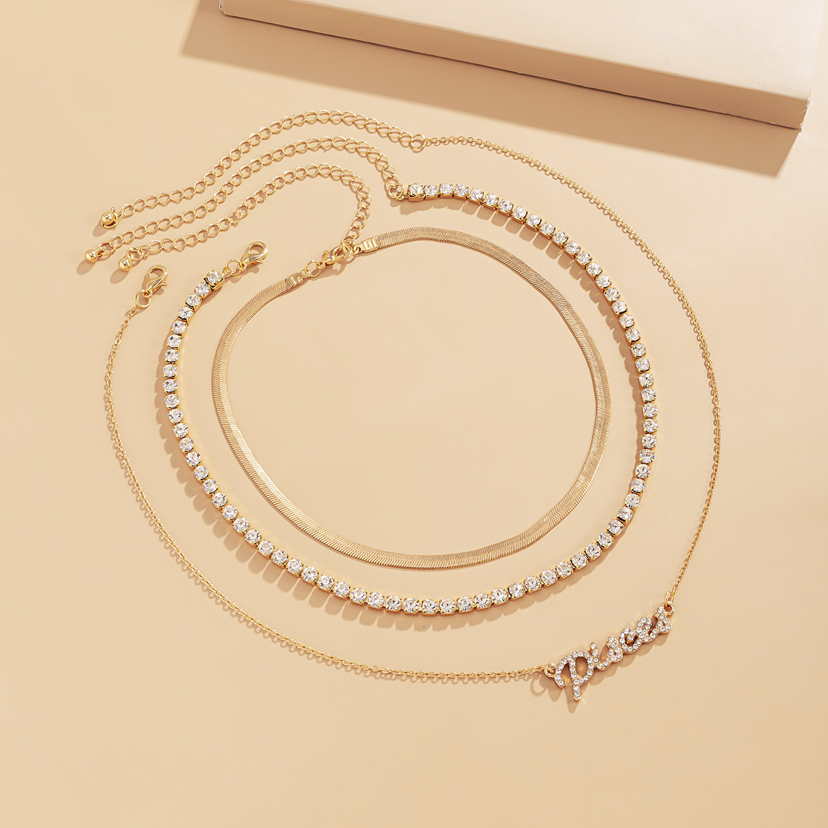 European and American cross-border jewelry, simple and retro flat snake claw chain, multi-layer necklace, women's personalized diamond-encrusted letter pendant necklace Specification drawing