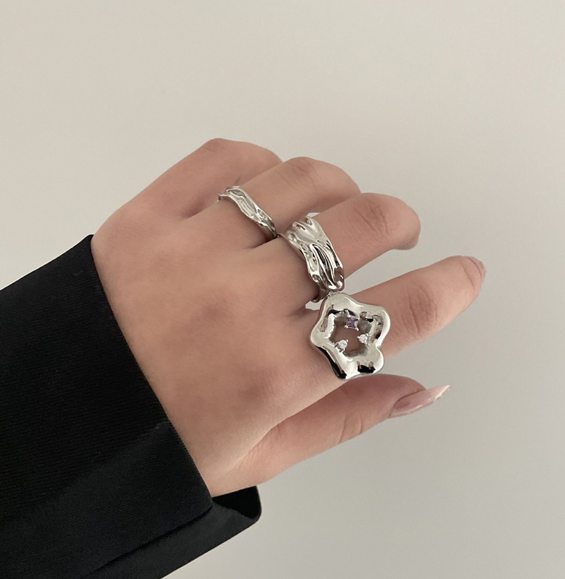 A niche design with irregular pleated flower openings, a sweet, cool, versatile and fashionable ring for women, Japanese and Korean style full figure
